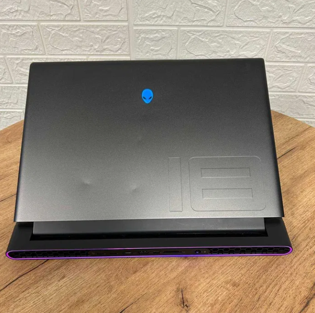 Ноутбук Dell Alienware m18 480Hz Ryzen 9 7945HX 32Gb SSD1Tb RX 7900M 16Gb Б/В - зображення 7