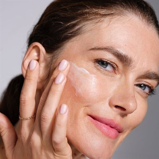 Крем для обличчя з фільтром Spf Avon Anew Ultimate зміцнюючий 50 мл (5059018454959) - зображення 4