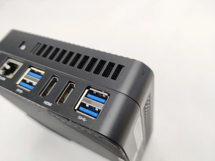 Мини ПК MINIS FORUM UM690 / AMD Ryzen 9 6900HX / RAM 32GB / SSD