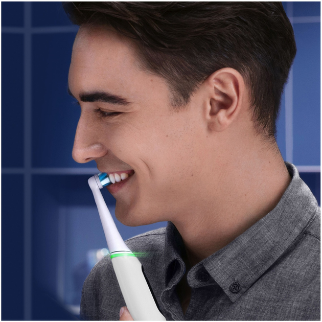Elektryczna szczoteczka do zębów Oral-B iO 6N Biała + Brush Head + TC (4210201445233) - obraz 7