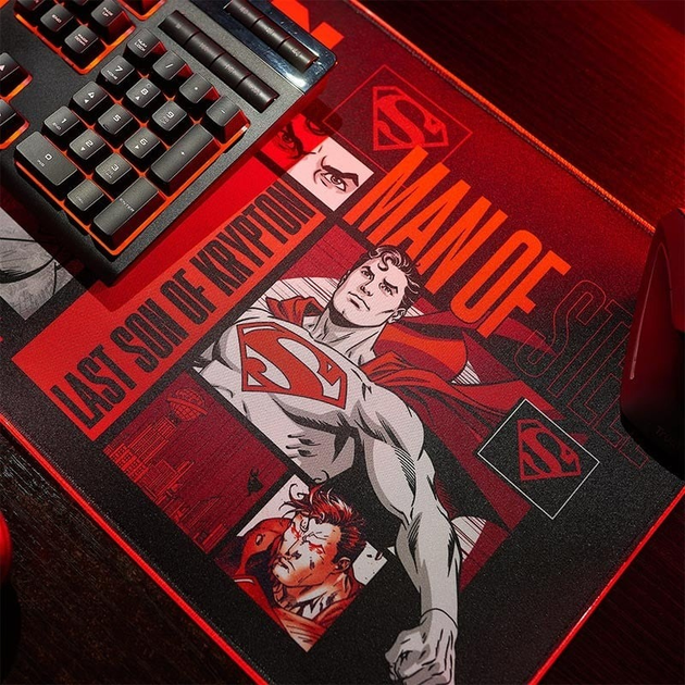 Podkładka gamingowa Numskull z ładowarką bezprzewodową i podświetleniem RGB Superman 30 x 80 cm (23MX47) (5056280461524) - obraz 4