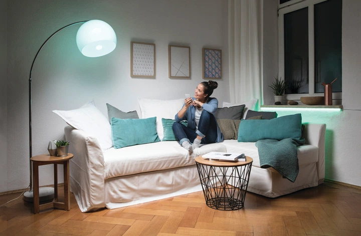 Світлодіодна лампа Osram LED STAR+ A60 DIM 9W (806Lm) 2700К+RGB E27 пульт ДУ (4058075430891) - зображення 5