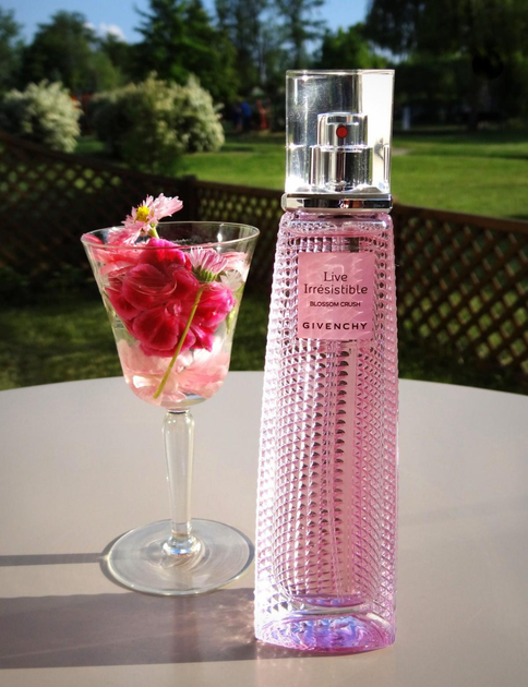 Туалетна вода для жінок Givenchy Live Irresistible Blossom Crush 50 мл (3274872367791) - зображення 3