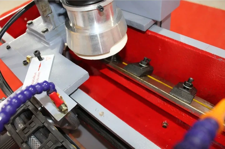 Станок для автоматической заточки плоских ножей Holzmann HMS 700 - Фото 5 Станок для автоматической заточки плоских ножей Holzmann HMS 700 - изображение 5