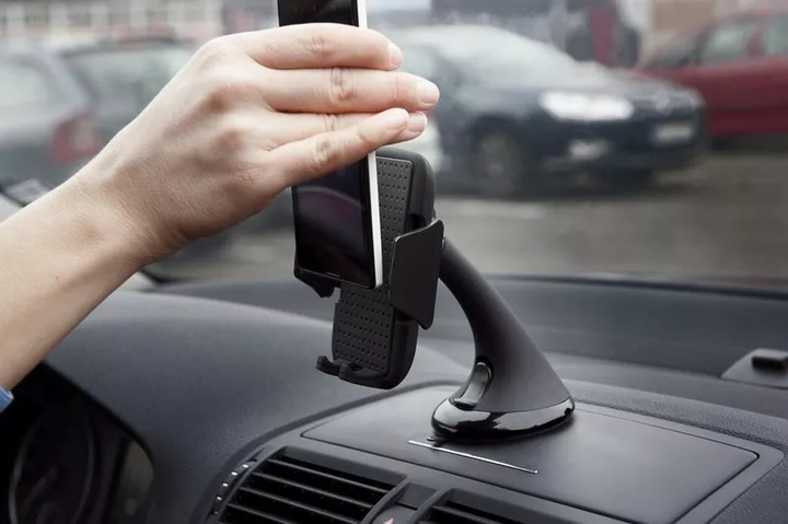 Автотримач для телефона GoGEN Car Kit 3в1 автомобільна зарядка + кабель micro-USB 1.2м Black (GSMCARKIT01) - зображення 4