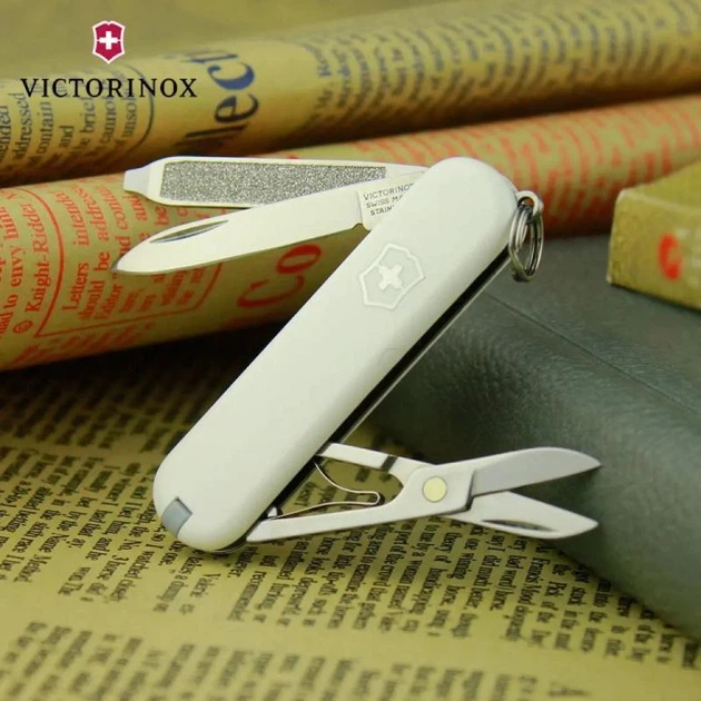 Швейцарский складной нож 58мм Victorinox CLASSIC SD 0.6223.7 - Фото 4 Швейцарский складной нож 58мм Victorinox CLASSIC SD 0.6223.7 - изображение 4