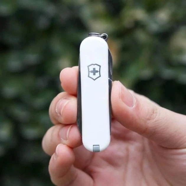 Швейцарский складной нож 58мм Victorinox CLASSIC SD 0.6223.7 - Фото 6 Швейцарский складной нож 58мм Victorinox CLASSIC SD 0.6223.7 - изображение 6