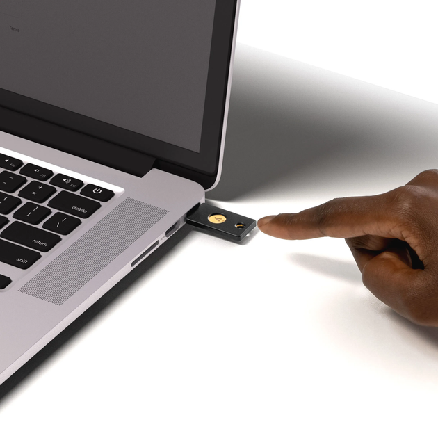 Ключ безпеки Yubico YubiKey 5 USB-A NFC FIPS Black (5060408464229) - зображення 5