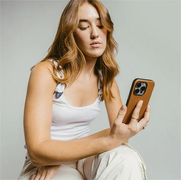 Чохол Nomad Modern Leather Case English Tan for iPhone 16 Pro Max - Фото 5 Чохол Nomad Modern Leather Case English Tan for iPhone 16 Pro Max - зображення 5