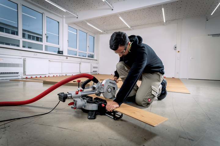 Профессиональная торцовочная пила с протяжкой Metabo KGS 216 M: 1500 Вт, глубина реза 70мм, диск 216 x 30 мм, 5000 об/мин, (613216000) - изображение 7