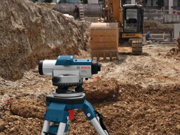 Профессиональный оптический нивелир Bosch Professional GOL 20 D в кейсе с штативом BT 160, линейкой GR 500, диапазон 60 м - Фото 4 Профессиональный оптический нивелир Bosch Professional GOL 20 D в кейсе с штативом BT 160, линейкой GR 500, диапазон 60 м - изображение 4
