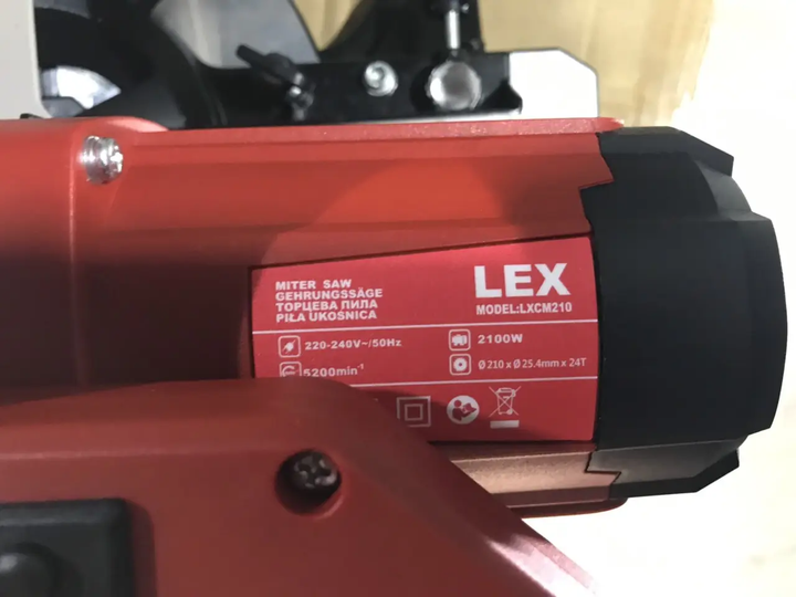 Профессиональная торцовочная пила LEX LXCM210 : 2100 Вт, диск 210х25.4 мм, лазерный маркер - изображение 9
