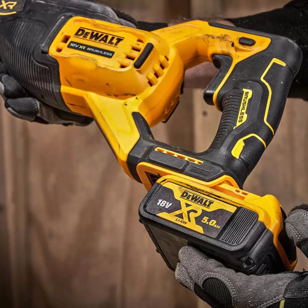 Сабельная пила DeWALT 18 В XR Li-lon, 0 - 3200 ход/мин, 2.3 кг (без АКБ и ЗУ) (DCS382N) - Фото 6 Сабельная пила DeWALT 18 В XR Li-lon, 0 - 3200 ход/мин, 2.3 кг (без АКБ и ЗУ) (DCS382N) - изображение 6