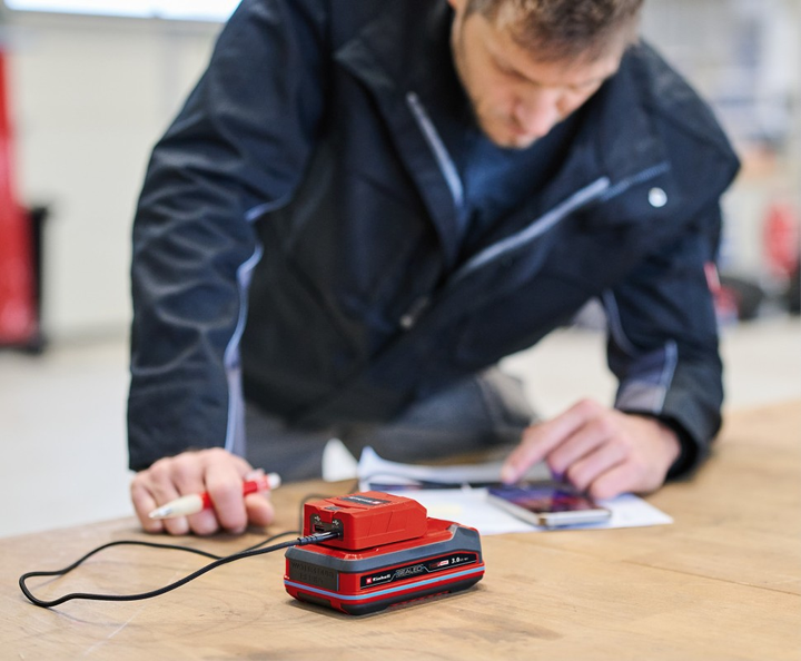 Аккумуляторный адаптер для зарядки USB-устройств Einhell TC-CP 18 Li USB A/C-Solo (4514148) - изображение 6