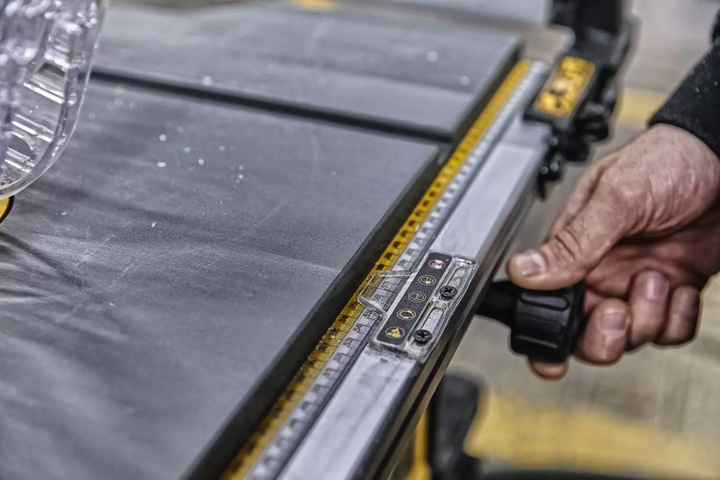 Професійна пила настільна мережева DeWALT DWE7492 : 2000 Вт, диск 250 мм - зображення 9