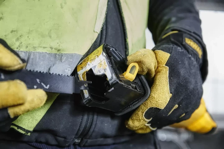 Електрична сабельна пила по дереву і металу (електроножівка) DeWALT DWE305PK : 1100 Вт шабельна пила - зображення 6