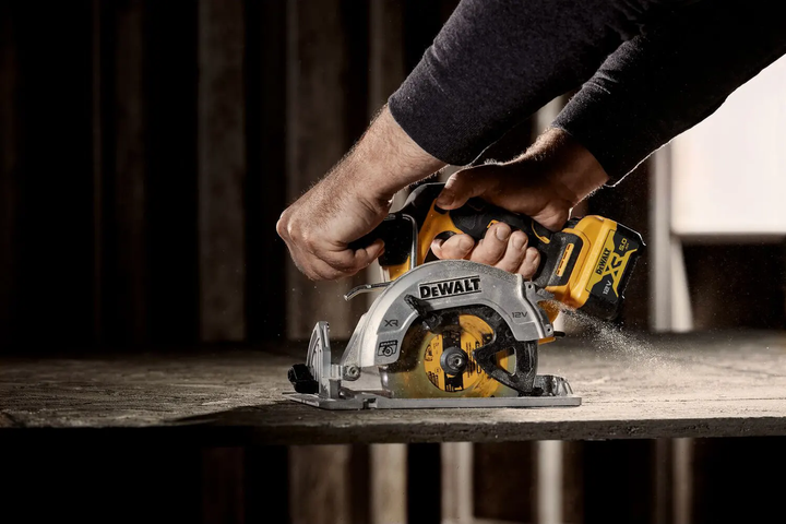 Профессиональная пила дисковая аккумуляторная бесщеточная DeWALT : без АКБ, 3600 об/мин, диск 140 мм (DCS512N) - изображение 3