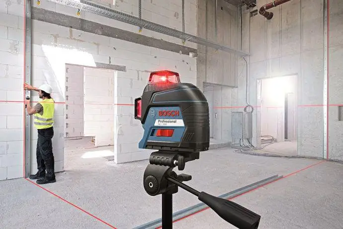 Профессиональный линейный лазерный нивелир Bosch Professional GLL 3-80 в кейсе с мишенью и чехлом SDRT_50601063S00 - изображение 3