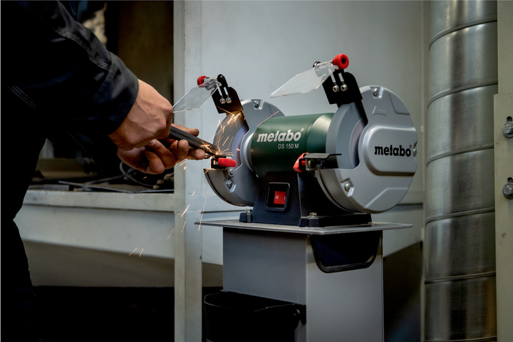 Професійне точило для заточки Metabo DS 125 M : 200 Вт, диск 125х20х20 мм, 2980 об/хв - Фото 2 Професійне точило для заточки Metabo DS 125 M : 200 Вт, диск 125х20х20 мм, 2980 об/хв - изображение 2
