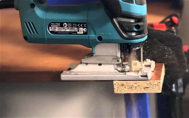 Электролобзик Makita 4350 FCT с подсветкой (4350FCT) - Фото 7 Электролобзик Makita 4350 FCT с подсветкой (4350FCT) - изображение 7
