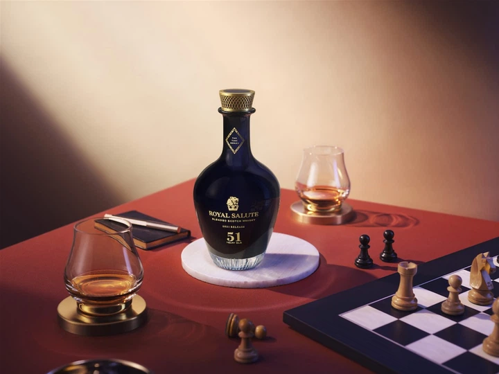 Виски Royal Salute 51 год 0.7л 45.5% в подарочной упаковке (5000299624258) - Фото 3 Виски Royal Salute 51 год 0.7л 45.5% в подарочной упаковке (5000299624258) - изображение 3
