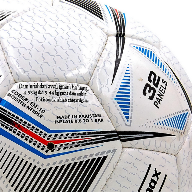 М'яч футбольний професійний ручне прошиття PU SOCCERMAX FIFA EN-10 №5 (PU, біло-чорний) - Фото 5 М'яч футбольний професійний ручне прошиття PU SOCCERMAX FIFA EN-10 №5 (PU, біло-чорний) - зображення 5