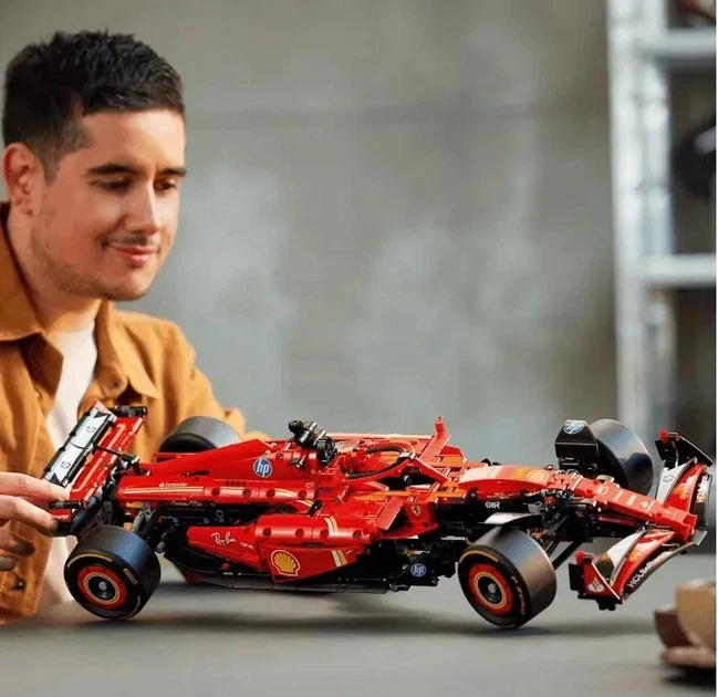 Конструктор LEGO Technic Автомобиль F1 Ferrari SF-24 1361 деталь (42207) - изображение 14