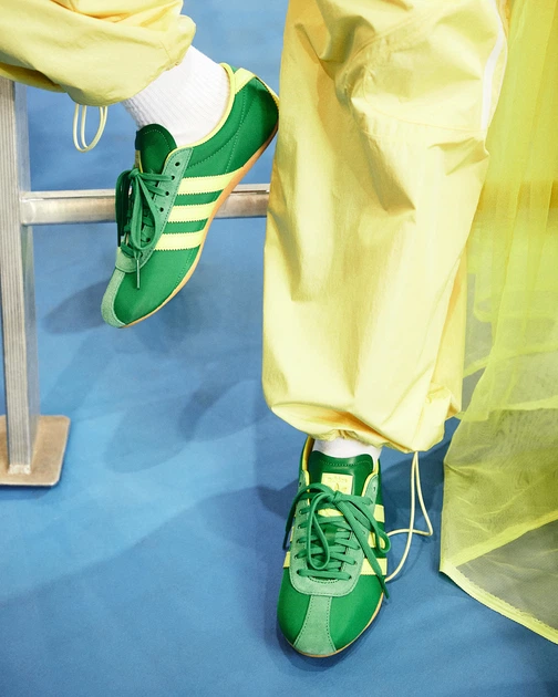 nw9971  Пуховик зимовий короткий жіночий Adidas Originals Premium