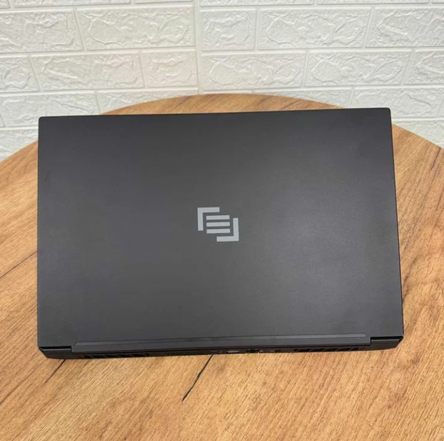 Ноутбук Maingear Element 144Hz i7 10875H 16Gb SSD 512Gb RTX 2070 Super Б/В - зображення 6