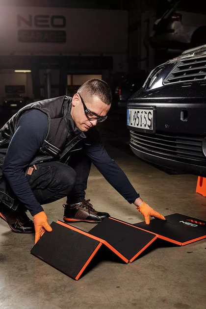 Складаний килимок NEO Tools для роботи під автомобілем 1200 x 400 x 23 мм 10-599 (5907558473957) - зображення 11