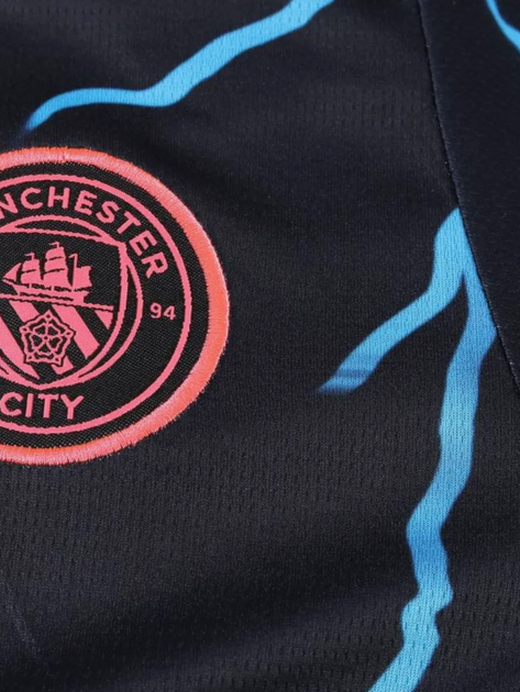 Форма футбольная детская с индивидуальным нанесением Manchester City (Манчестер Сити), сезон 24/25, 26 размер, рост 140-145 см, черно-голубой с розовым. - Фото 5 Форма футбольная детская с индивидуальным нанесением Manchester City (Манчестер Сити), сезон 24/25, 26 размер, рост 140-145 см, черно-голубой с розовым. - изображение 5