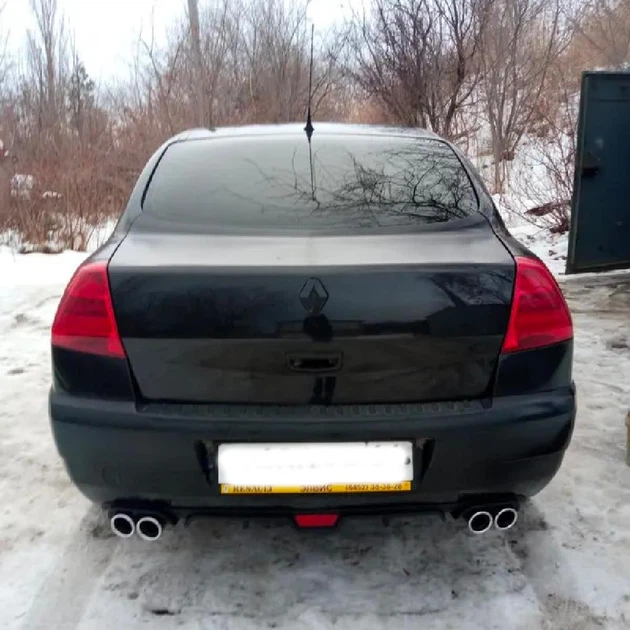 Накладка на задний бампер Renault Megane универсальный цвет черно серебристый - изображение 2
