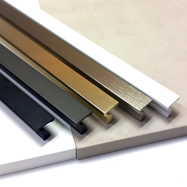 Золотая ручка для шкафа Long J 1200мм накладная брашированная