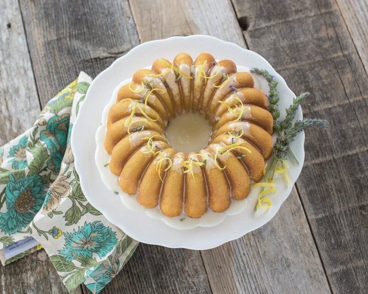 Форма для випікання кексів Nordic Ware золота 22.3 x 22.3 x 9.3 см (0011172586773) - зображення 3