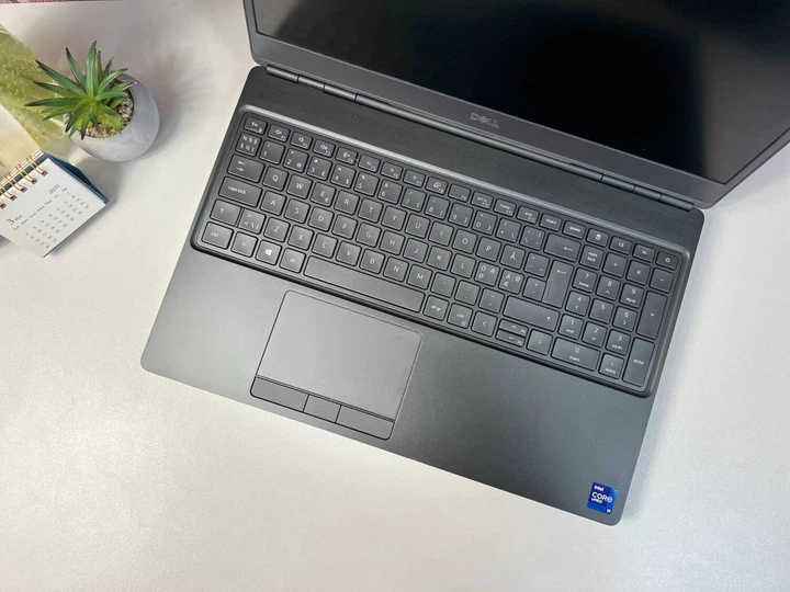 Мобильная рабочая станция Dell Precision 7560 / 15.6" (1920x1080) IPS / Intel Core i9-11950H (8 (16) ядер по 2.6 - 5.0 GHz) / 32 GB DDR4 / 1000 GB SSD M.2 / nVidia RTX A4000, 8 GB GDDR6, 256-bit / WebCam б/у - Фото 3 Мобильная рабочая станция Dell Precision 7560 / 15.6" (1920x1080) IPS / Intel Core i9-11950H (8 (16) ядер по 2.6 - 5.0 GHz) / 32 GB DDR4 / 1000 GB SSD M.2 / nVidia RTX A4000, 8 GB GDDR6, 256-bit / WebCam б/у - изображение 3