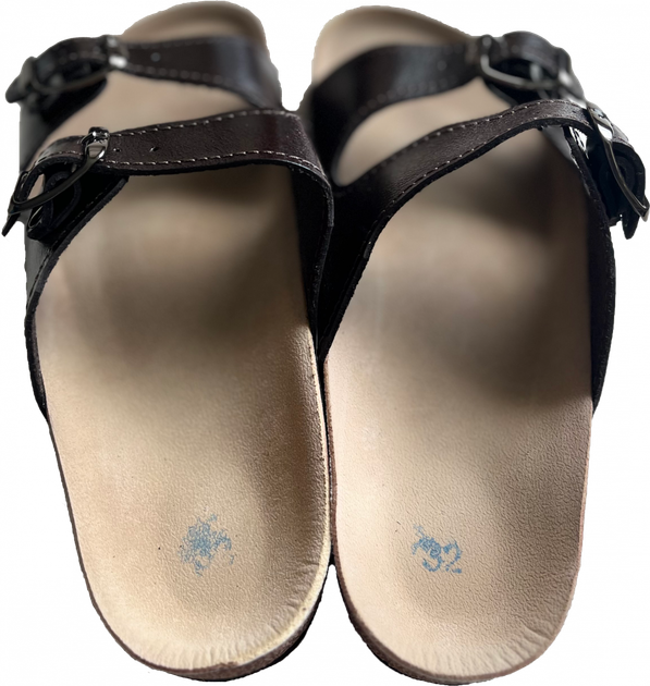 Ортопедичні шльопанці для дівчаток FootCare FA-301, коричневий лак, розмір 33 - Фото 3 Ортопедичні шльопанці для дівчаток FootCare FA-301, коричневий лак, розмір 33 - зображення 3