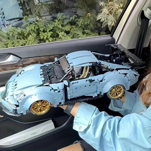 Конструктор Porsche Carrera на 2100 деталей в масштабе 1:14 коллекционный автомобиль - Фото 8 Конструктор Porsche Carrera на 2100 деталей в масштабе 1:14 коллекционный автомобиль - изображение 8