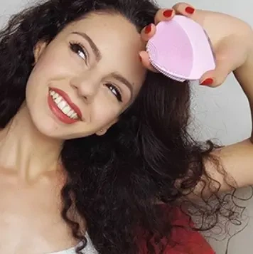 Электрическая щетка массажер для лица FOREO LUNA mini 2 силиконовая щетка подходит для всех типов кожи 8000 ультразвуковых импульсов - изображение 2