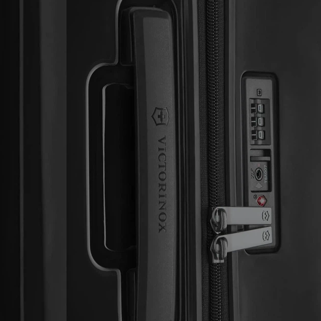 Чемодан пластиковый среднего размера М Victorinox Travel Airox Vt612506 - Фото 7 Чемодан пластиковый среднего размера М Victorinox Travel Airox Vt612506 - изображение 7
