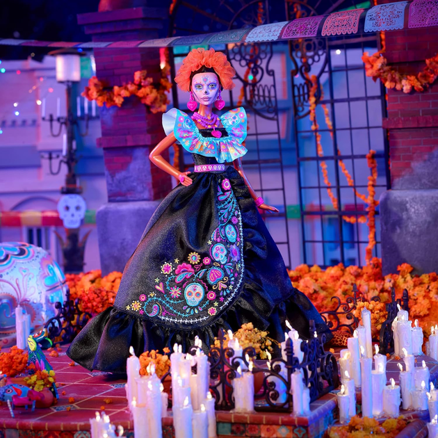 Колекційна Барбі Діа де Муертос у чорній сукні Barbie Día De Muertos 2024 HRM72 - Фото 4 Колекційна Барбі Діа де Муертос у чорній сукні Barbie Día De Muertos 2024 HRM72 - зображення 4