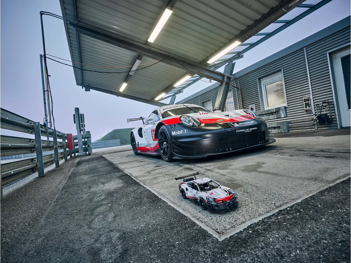 Конструктор спорткар PORSCHE 911 RSR гоночная машина 1580 детали (42096) - изображение 7