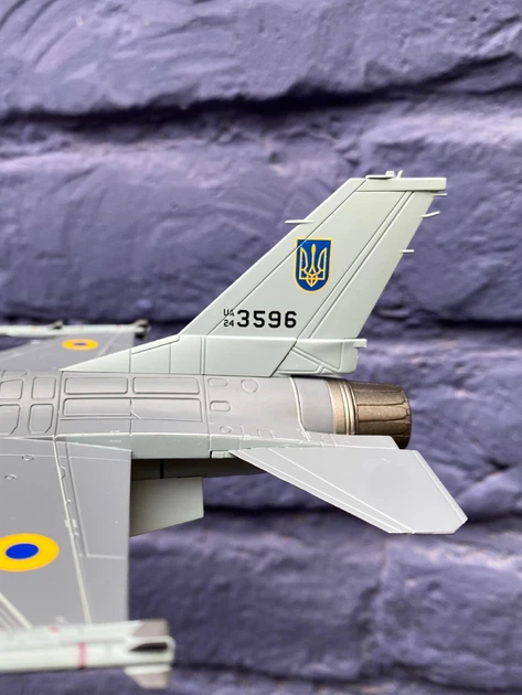 Модель самолета F-16AM Fighting Falcon Ukrainian Air Force 1:72