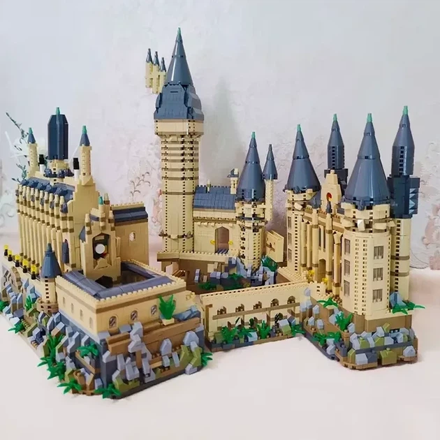 Конструктор Гарри Поттер Замок Хогвартс 6369 деталей с LED подсветкой Harry Potter - изображение 5