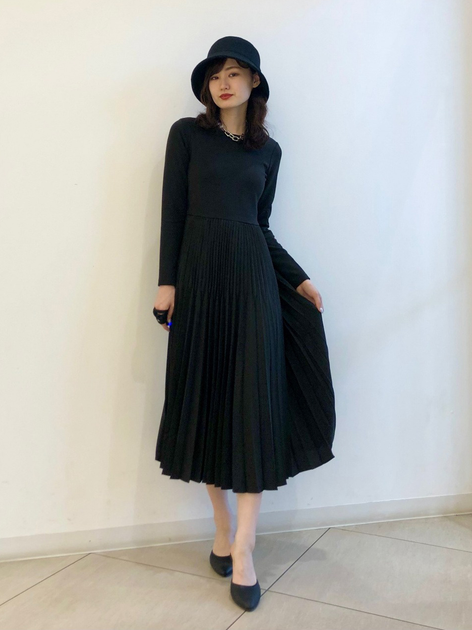 Акція на Сукня міді осіння жіноча Uniqlo 403983296 XS Чорна від Rozetka