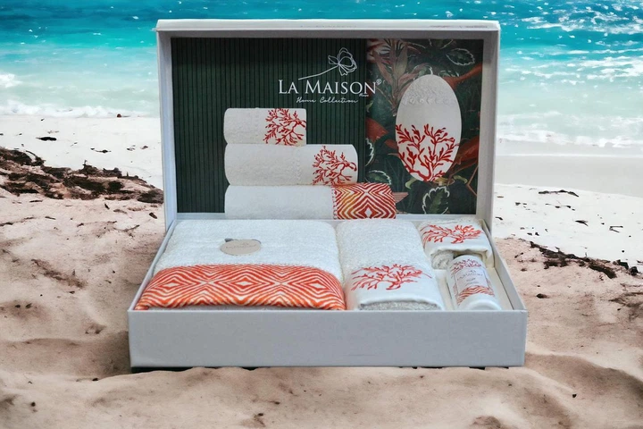 Подарочный набор полотенец La Maison, 3 шт. с ароматом Bloom - изображение 2
