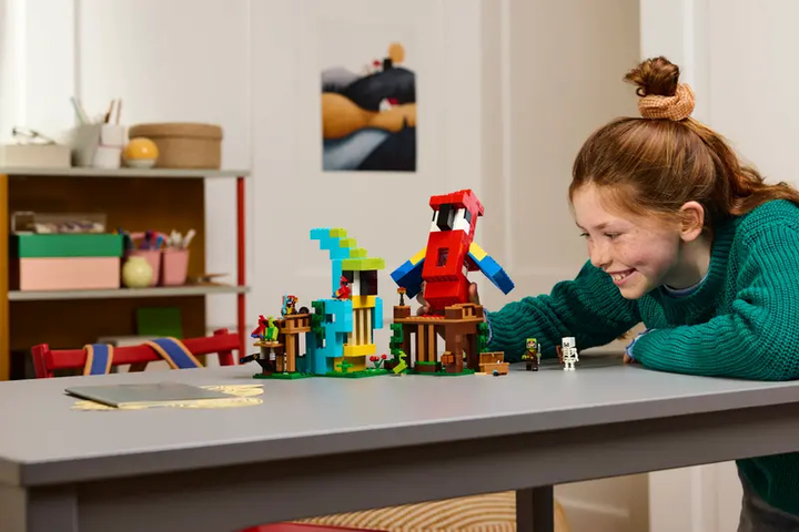 Zestaw klocków LEGO Minecraft Papugowe domki 535 elementów (21282) - obraz 5