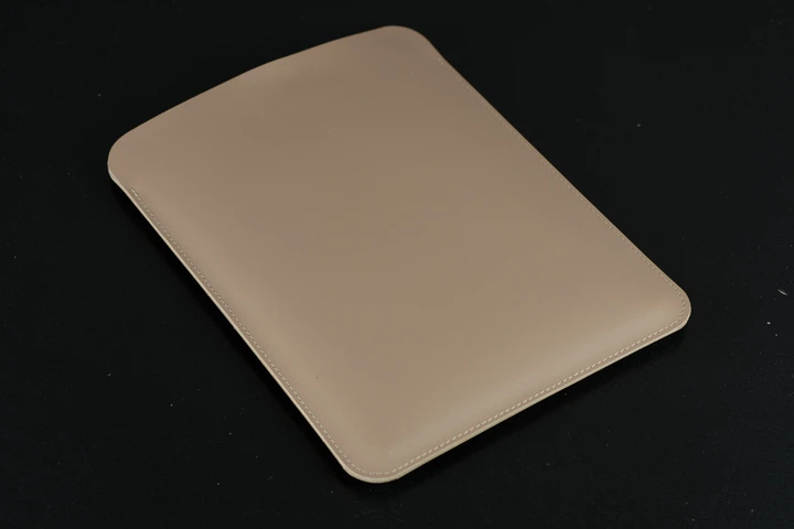 Чехол для MacBook Модель H1 из натуральной кожи цвет Мокко - Фото 3 Чехол для MacBook Модель H1 из натуральной кожи цвет Мокко - изображение 3