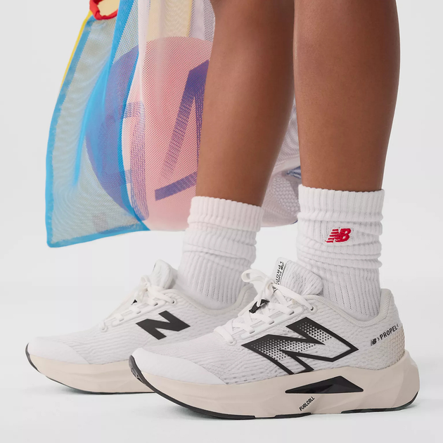 Buty sportowe młodzieżowe chłopięce New Balance FuelCell Propel v5 GPFCPRC5 38.5 (6US) Białe (197967880803) - obraz 2