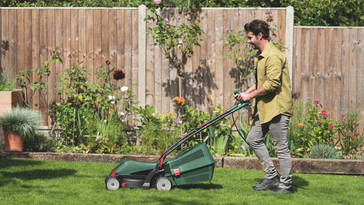 Мощная газонокосилка электрическая Bosch UniversalRotak 37-555 :1.4 кВт, ширина захвата 37 см (06008A6501) - изображение 4