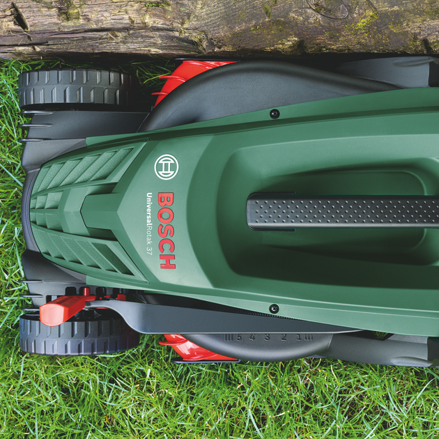 Мощная газонокосилка электрическая Bosch UniversalRotak 37-555 :1.4 кВт, ширина захвата 37 см (06008A6501) - изображение 8